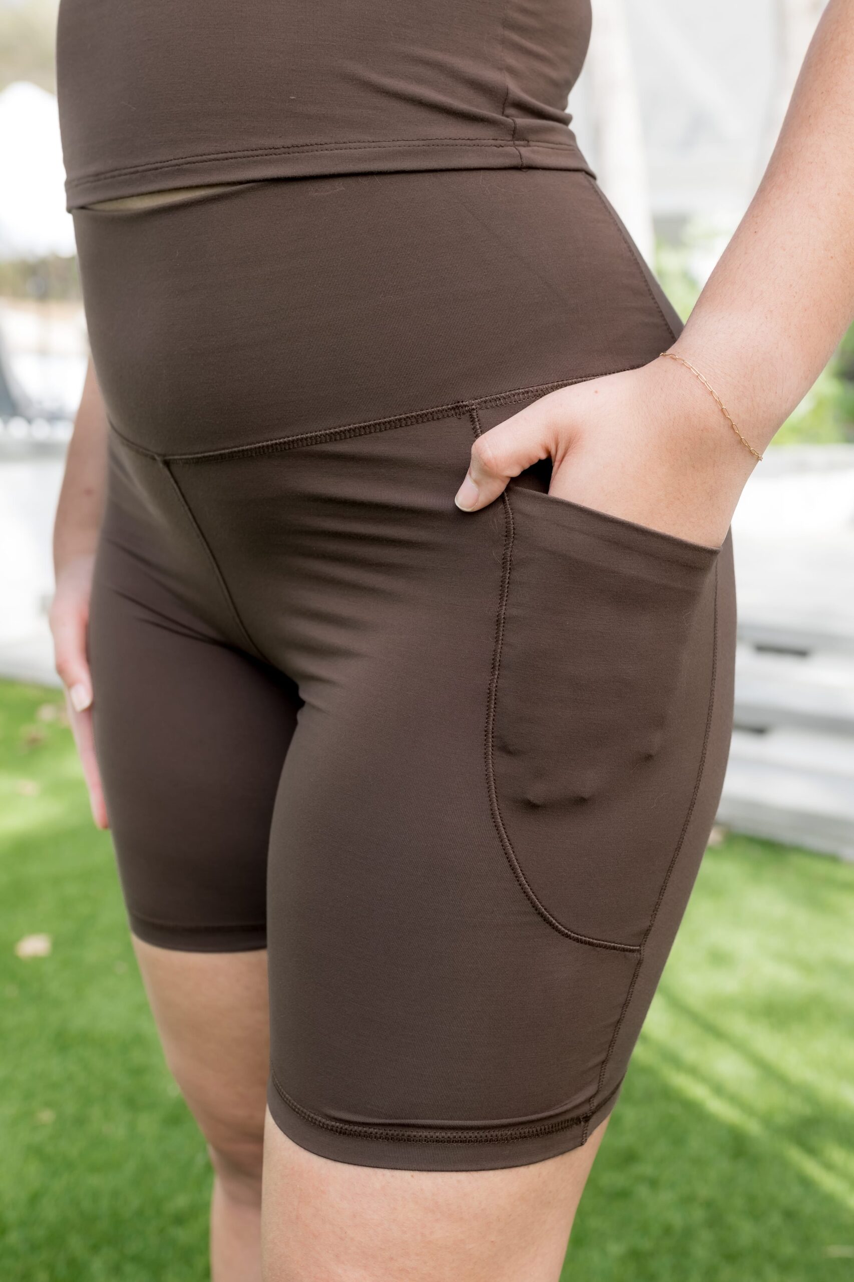 Espresso_BambooFlexBraTank_BambooFlexHighRiseBikerShort_04