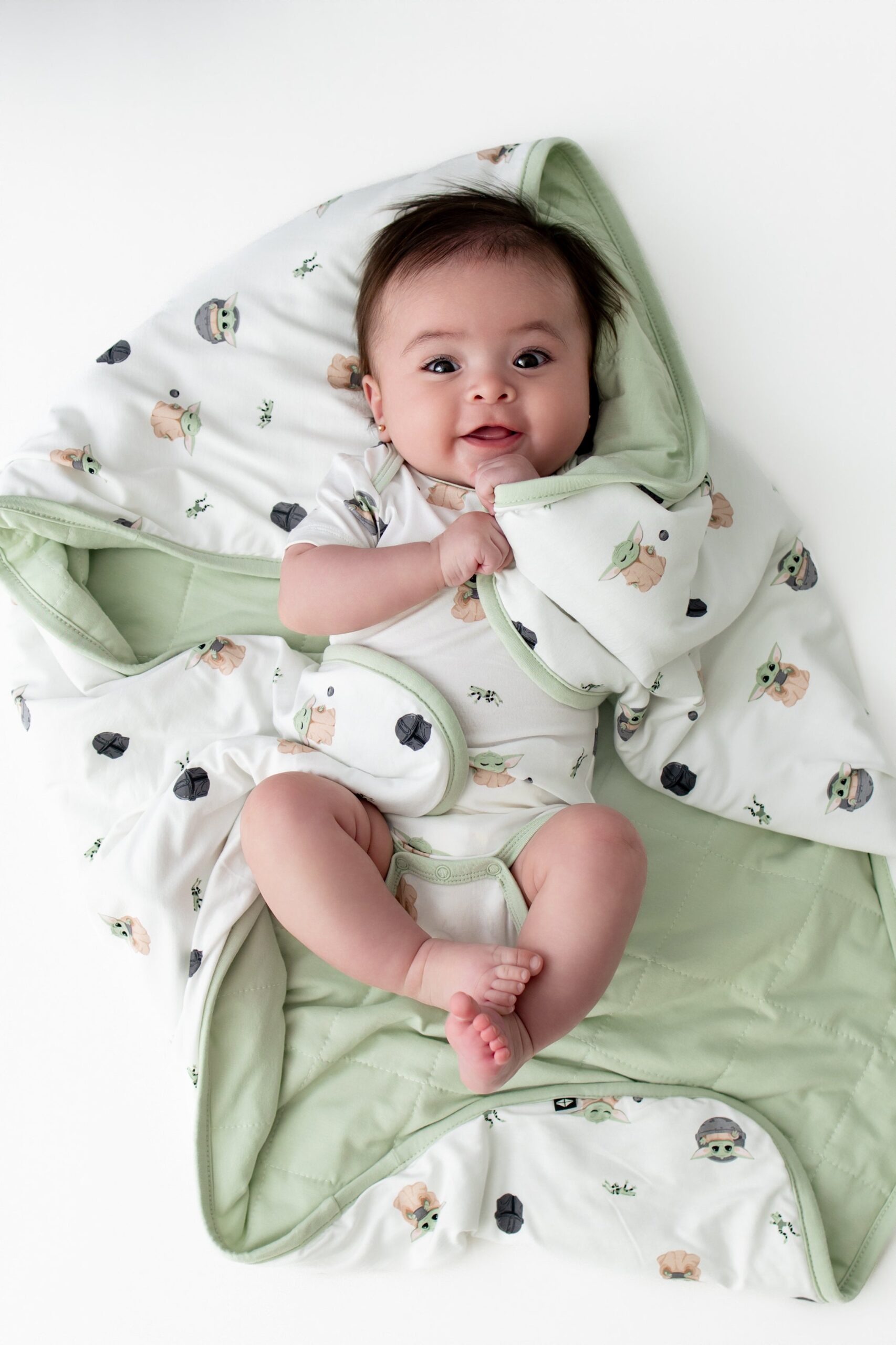 Grogu_Baby_Blanket_SS_Bodysuit_03