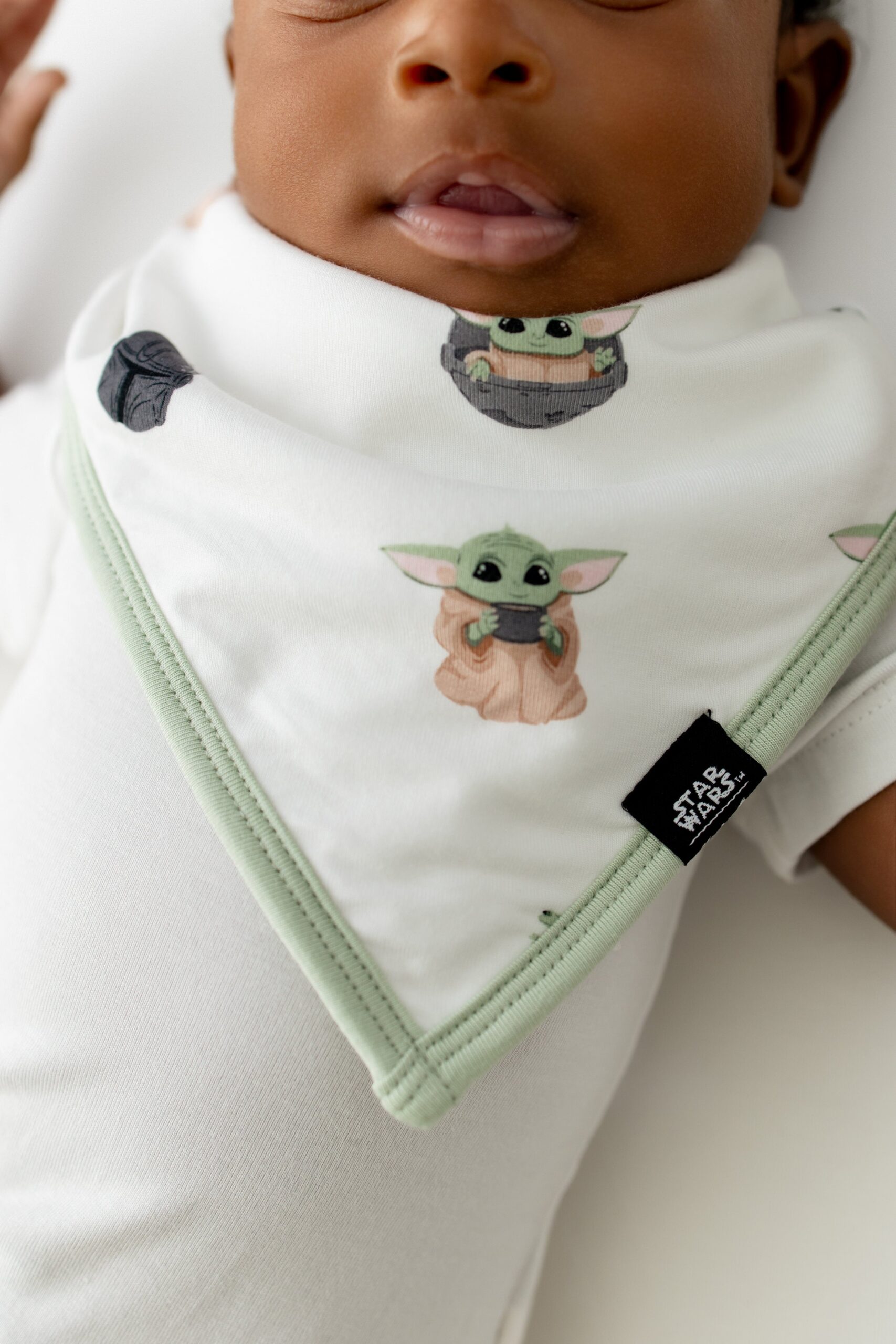 Grogu_Bib_02