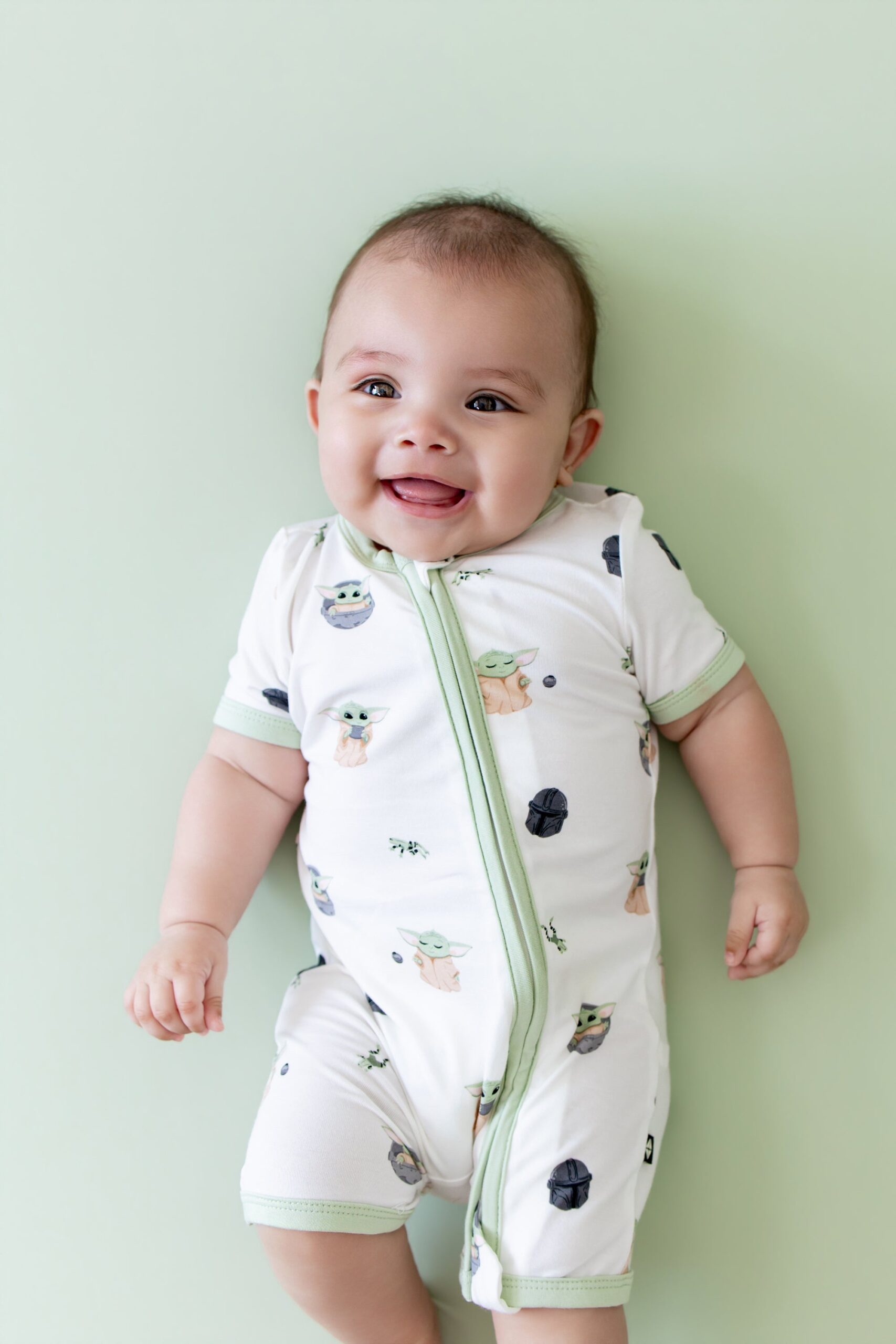 Grogu_Zipper_Shortall_Romper_02