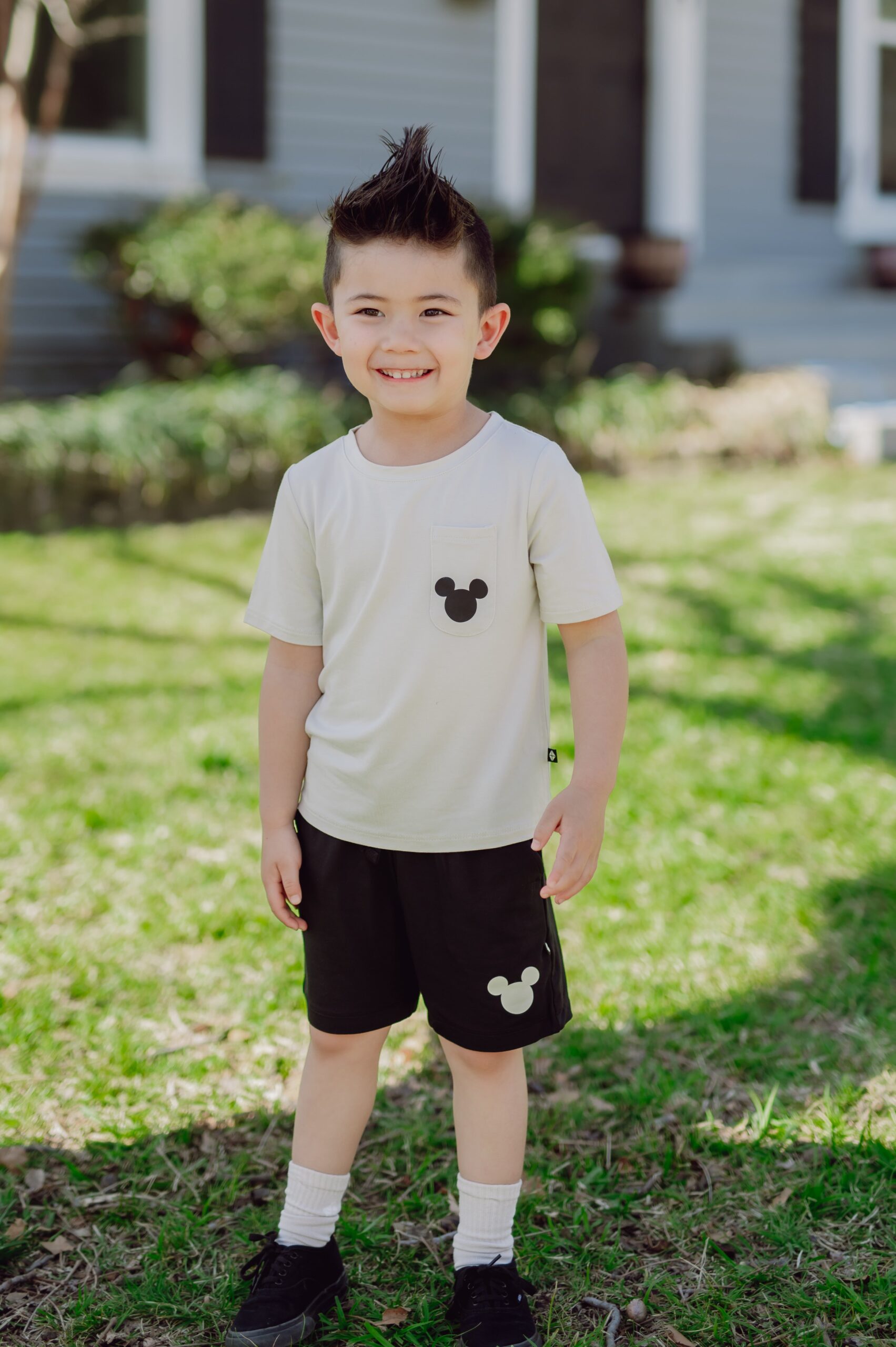 MickeyFriends_SSCrewNeckteeEcruwmickeyhead_ToddlerDrawstringshortsMIdnightwEcruMickeyhead-01
