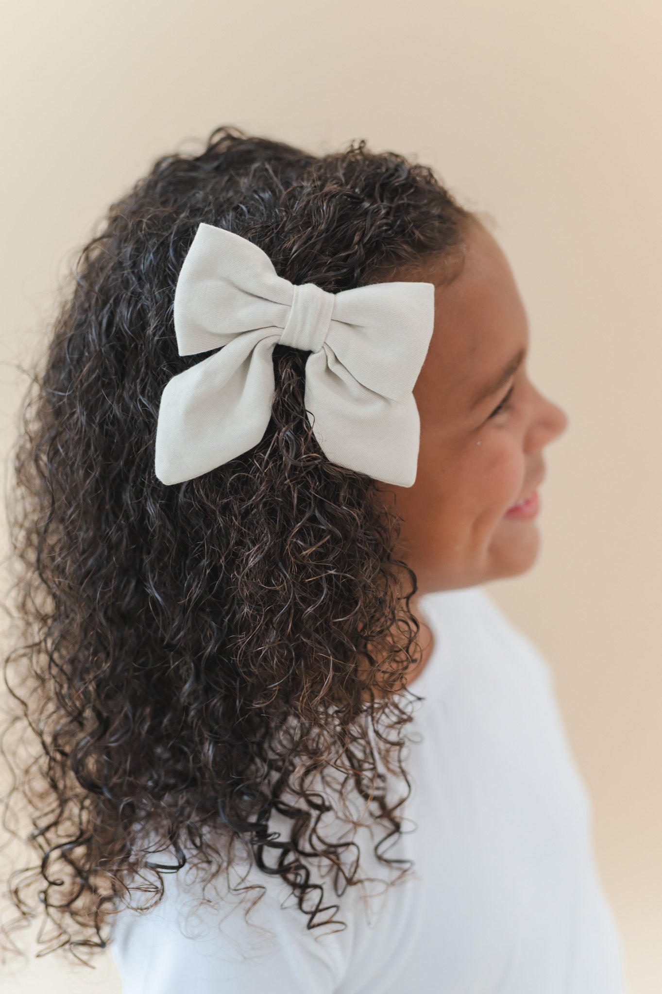 Oat_Medium_Alligator_Clip_Bow_02