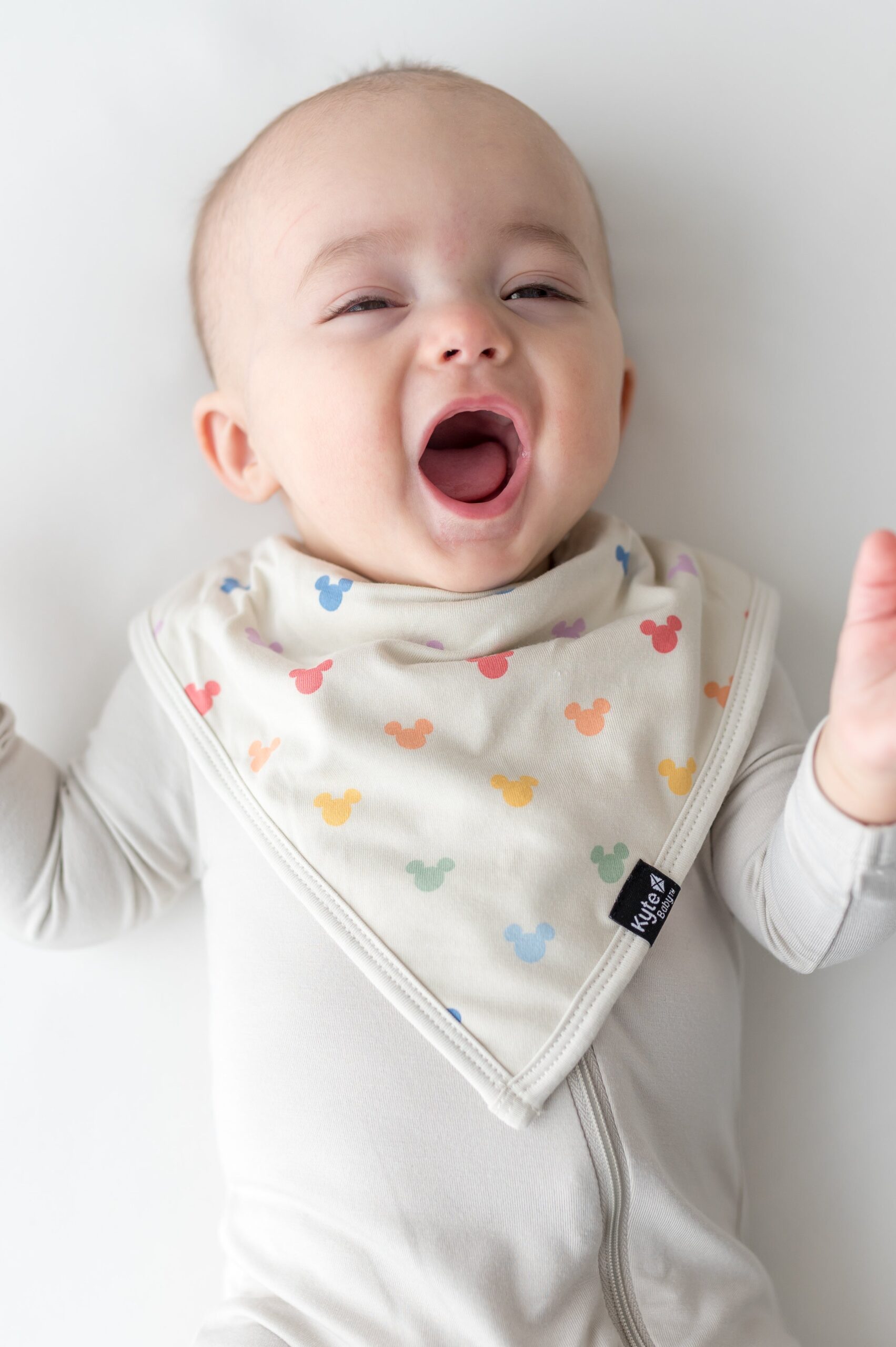 Pastel_Mickey_Mouse_Bib_01