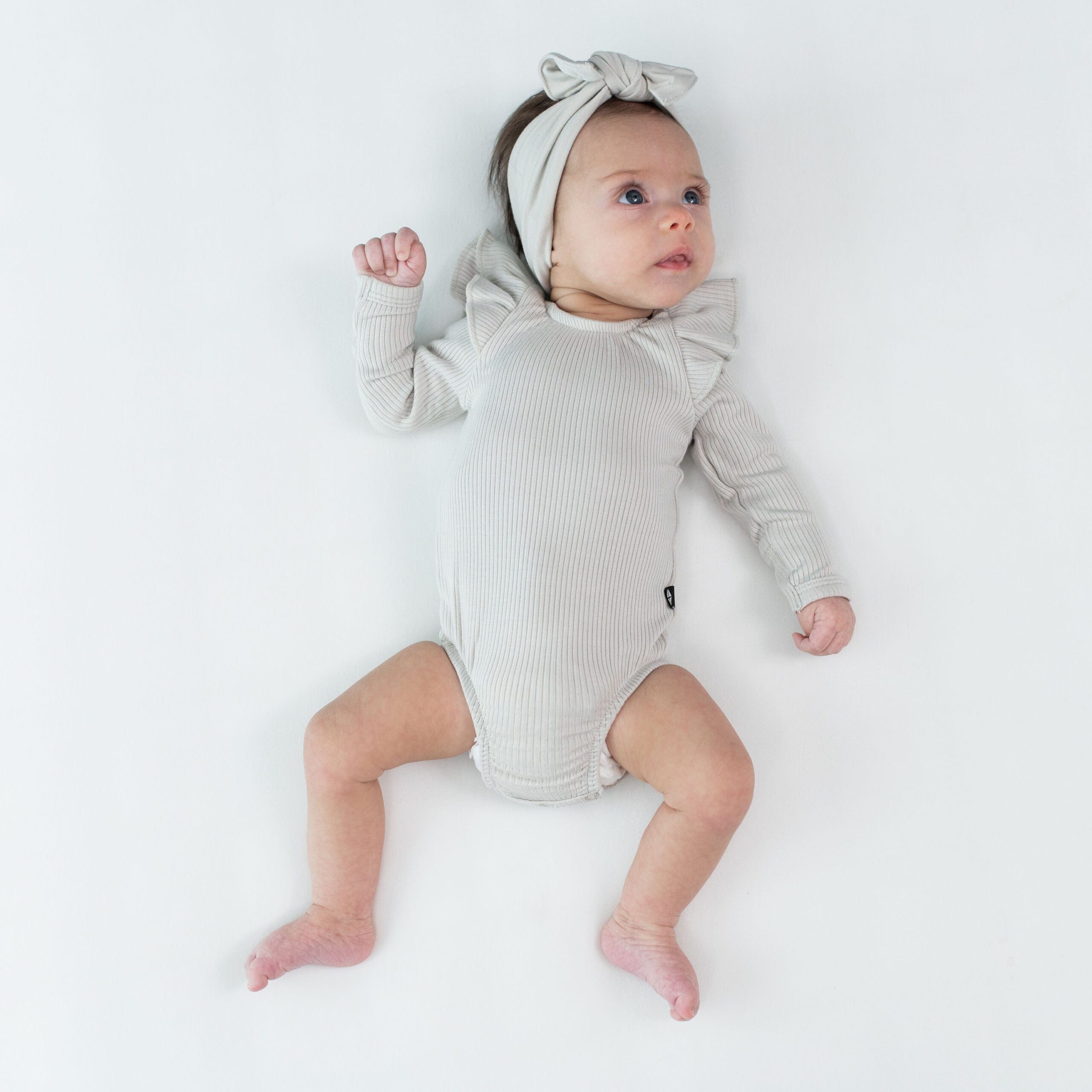 kyte-baby-ribbed-long-sleeve-ruffle-bodysuit-ribbed-long-sleeve-ruffle-leotard-in-oat-32733037494383